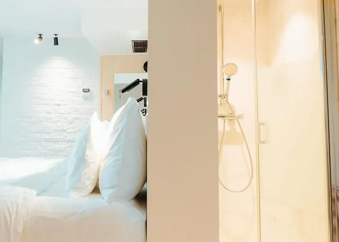 Heirloom - The Mansion 3* Gent